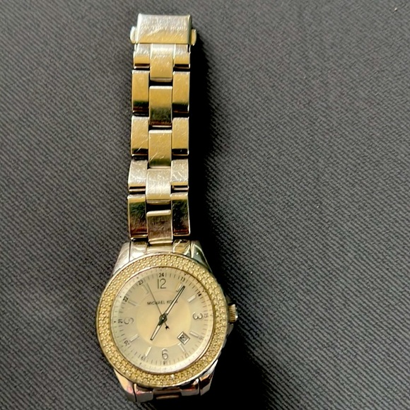 Michael Kors silver watch - Picture 2 of 4